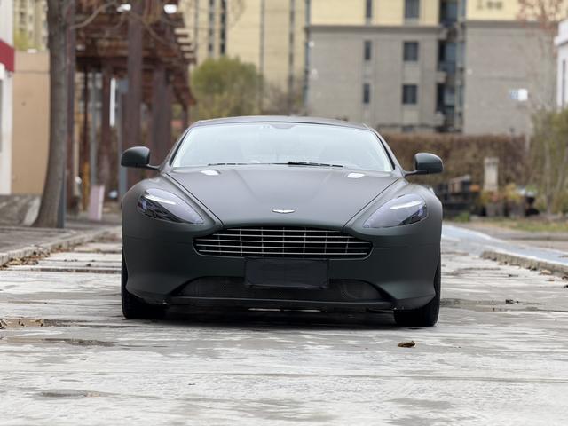 Aston Martin DB9