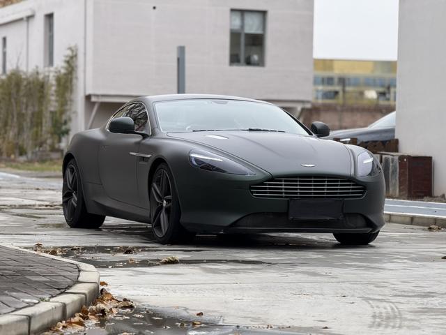 Aston Martin DB9