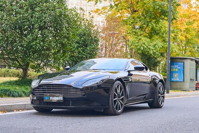 Aston Martin DB11