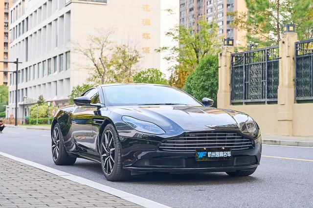 Aston Martin DB11