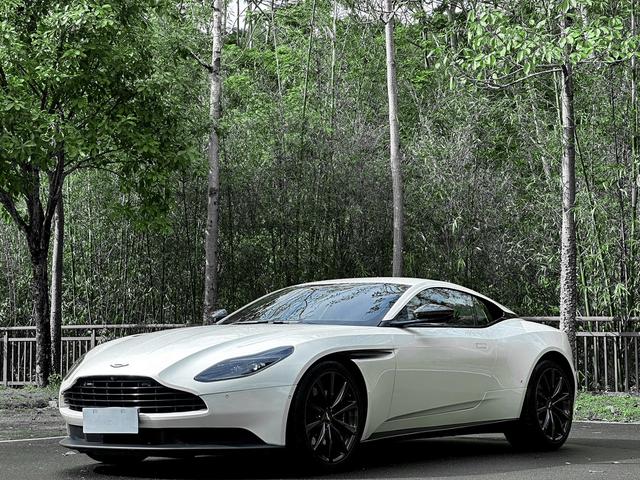 Aston Martin DB11