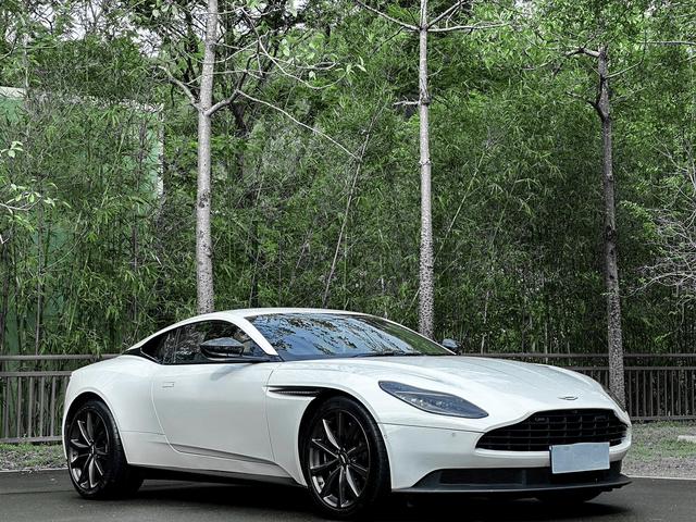 Aston Martin DB11