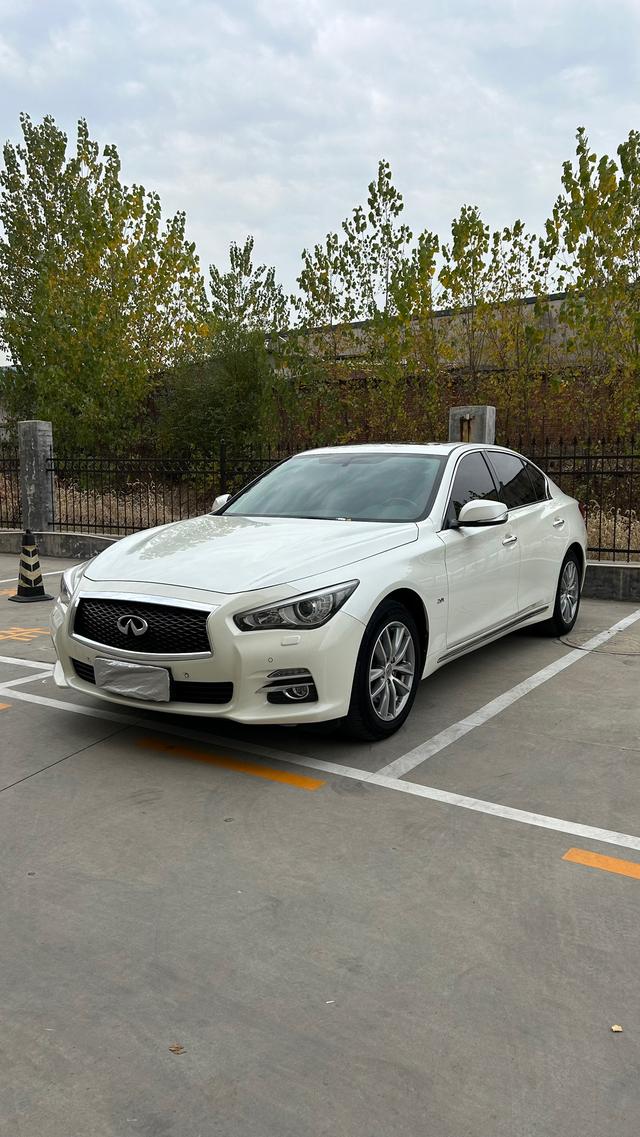 Infiniti Q50L