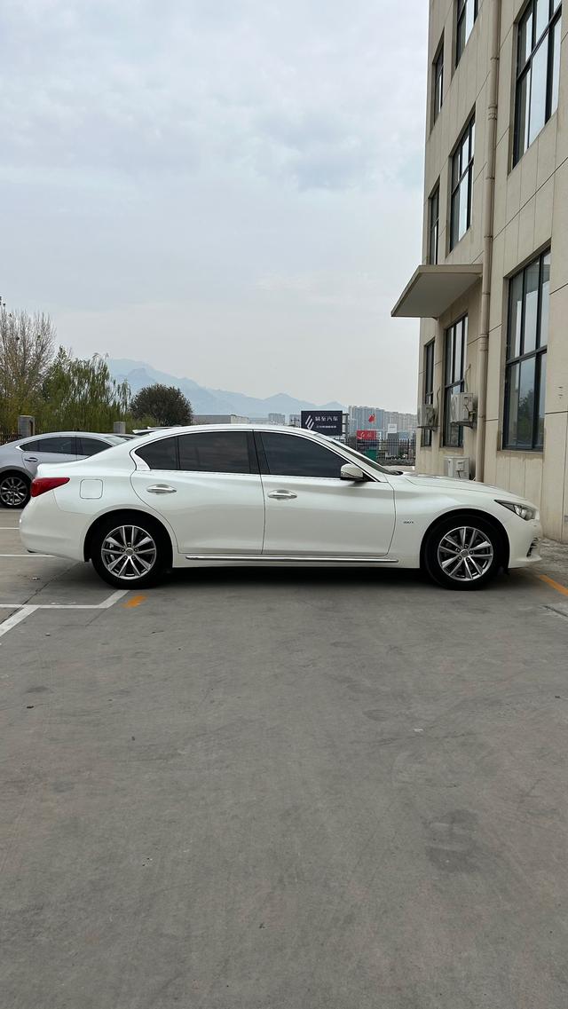 Infiniti Q50L