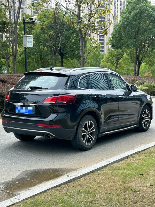 Borgward BX7