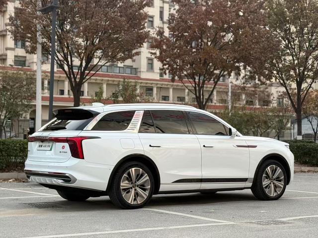 Hongqi E-HS9