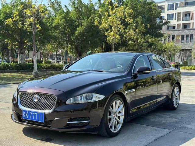 Jaguar XJ