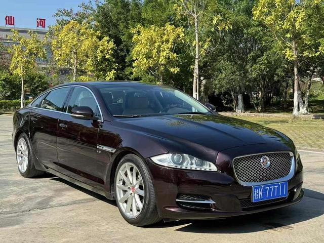 Jaguar XJ