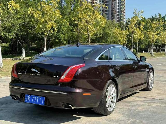 Jaguar XJ