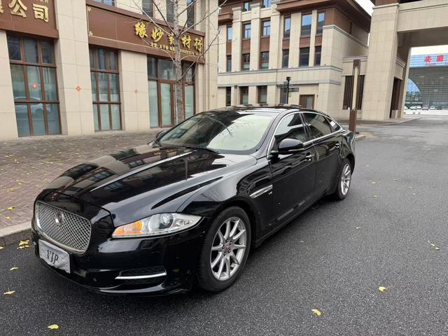 Jaguar XJ