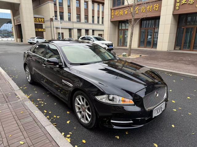 Jaguar XJ