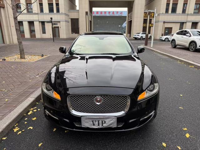 Jaguar XJ