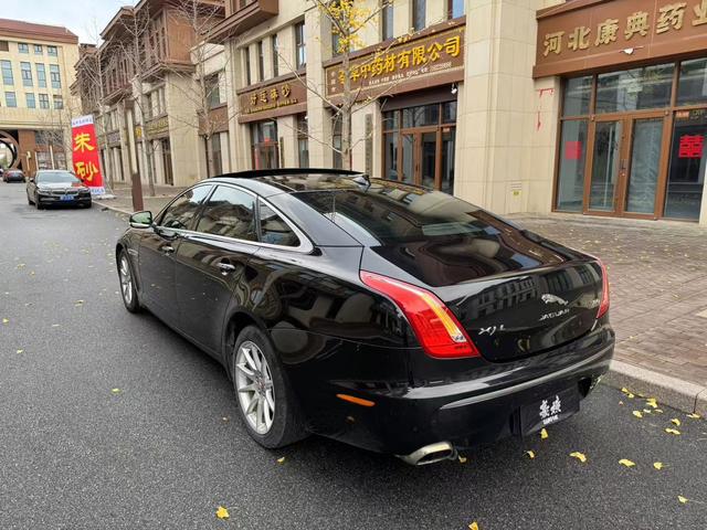 Jaguar XJ