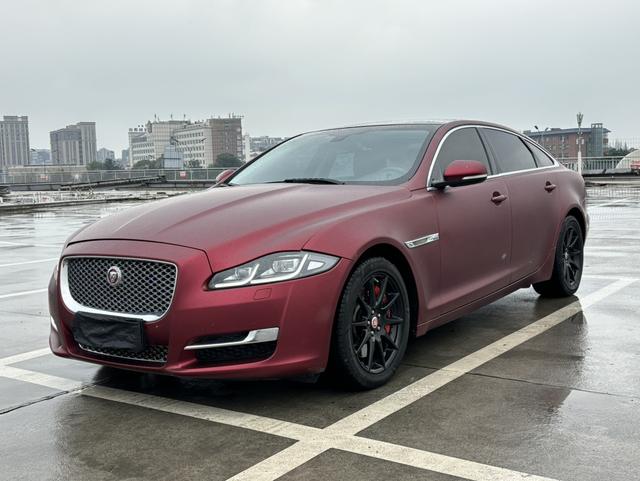 Jaguar XJ