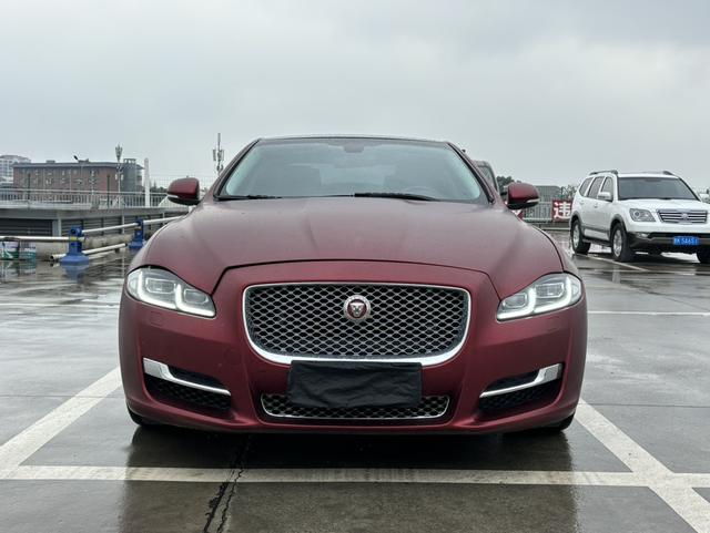 Jaguar XJ