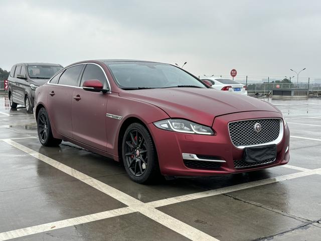 Jaguar XJ