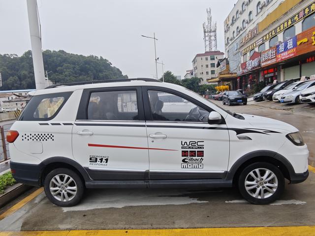 Dongfeng Fengon 370