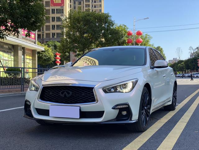 Infiniti Q50L