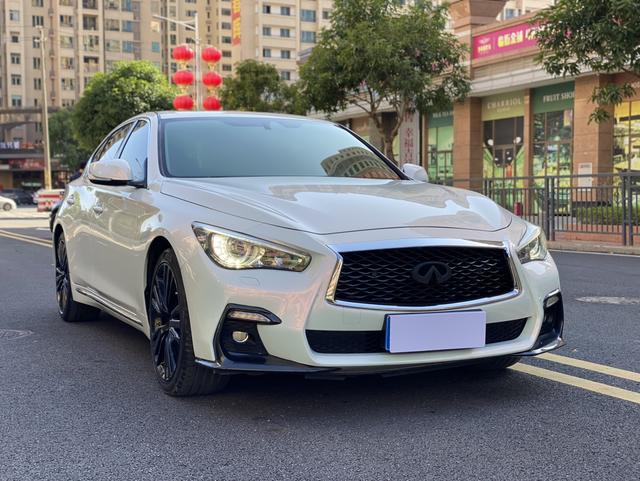 Infiniti Q50L