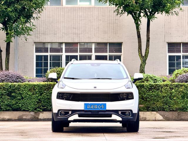 Lynk & Co 01