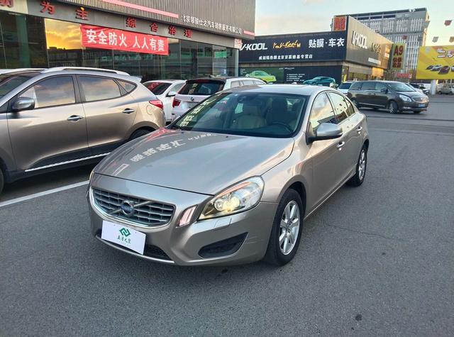 Volvo S60 (imported)