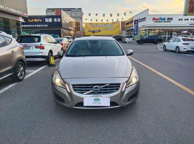 Volvo S60 (imported)