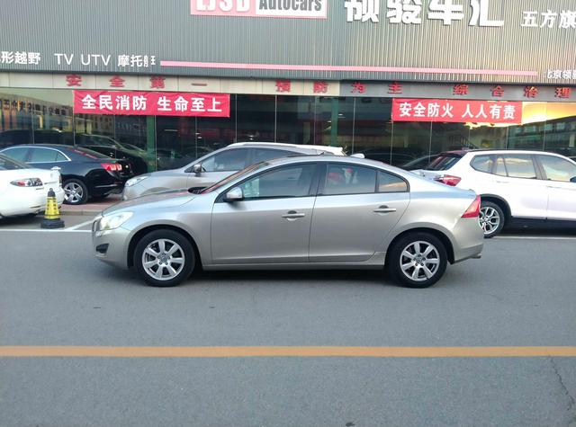 Volvo S60 (imported)