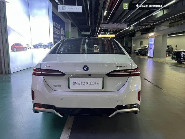 BMW i5