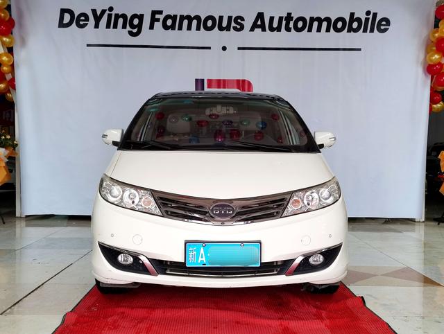 BYD M6