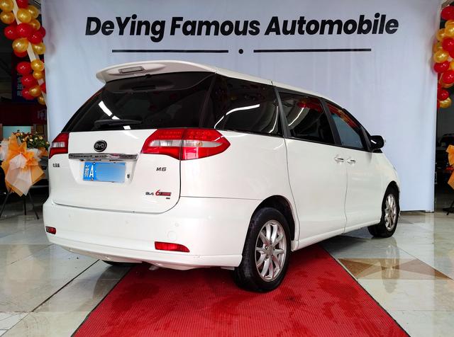 BYD M6