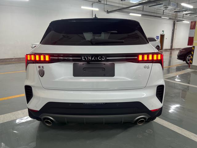 Lynk & Co 06