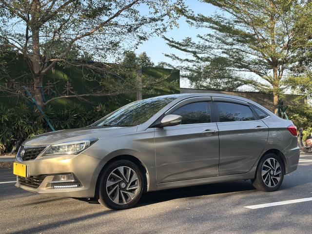 Changan Yuexiang V7