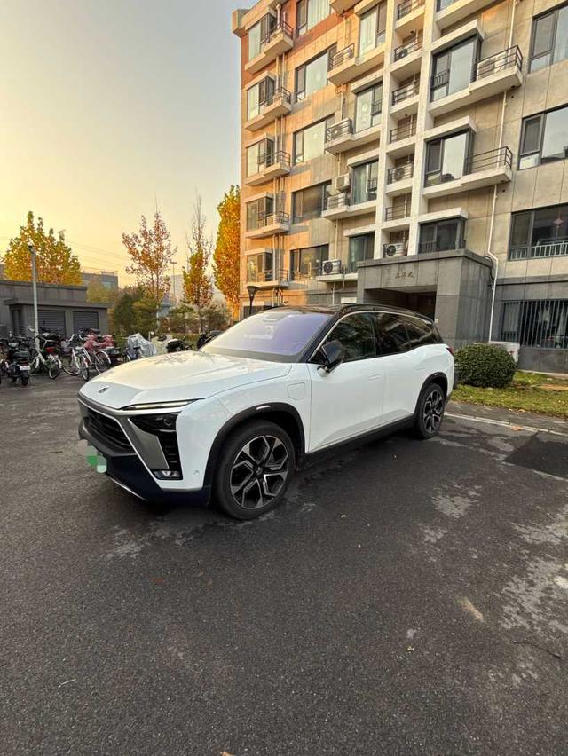 NIO ES8