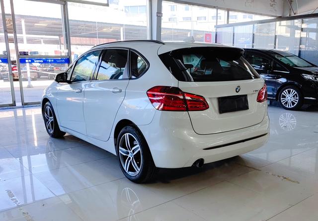 BMW 2 series station wagon (imported)