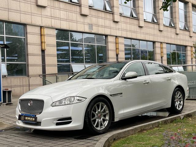 Jaguar XJ