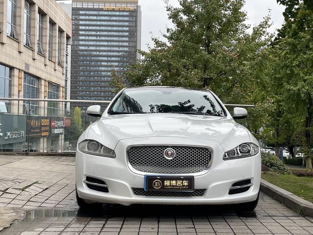 Jaguar XJ