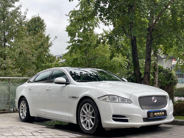 Jaguar XJ