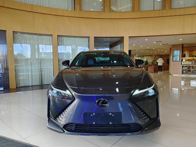 Lexus RZ