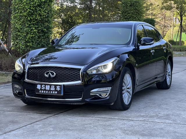 Infiniti Q70