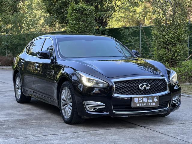 Infiniti Q70