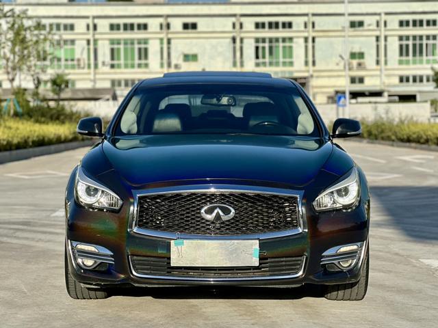 Infiniti Q70