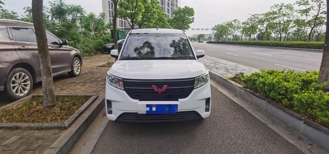 Wuling Hongguang PLUS