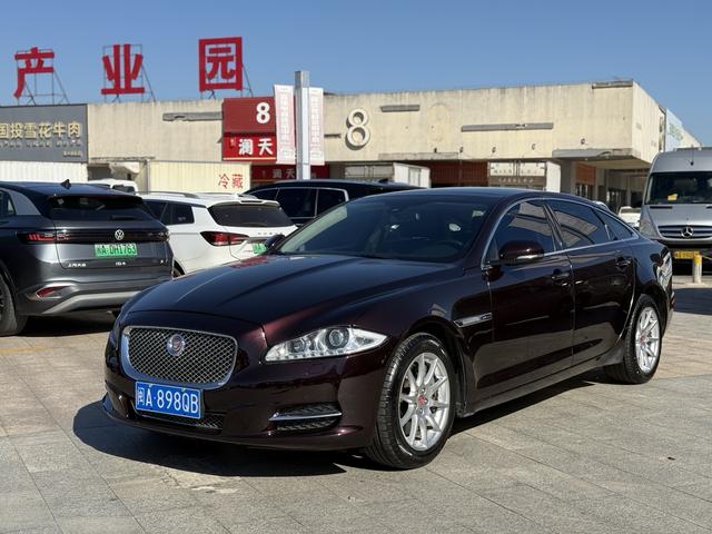 Jaguar XJ