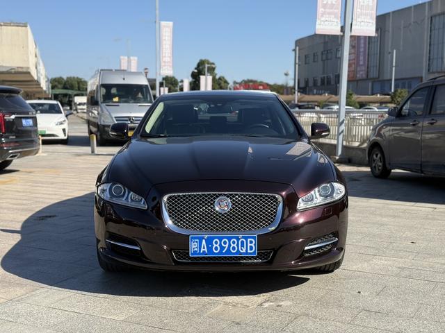 Jaguar XJ