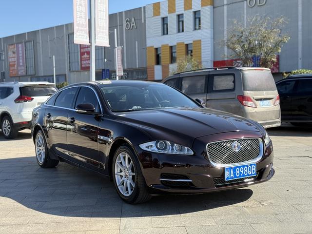 Jaguar XJ