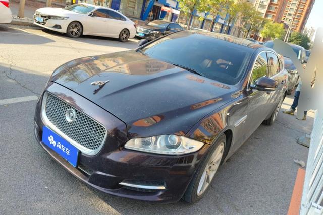 Jaguar XJ