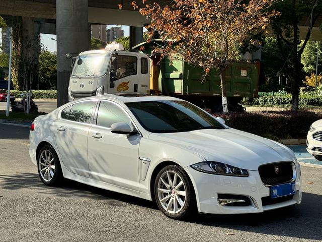 Jaguar XF