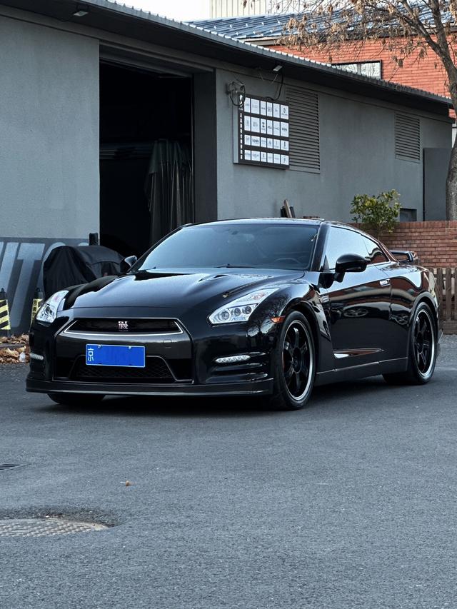 Nissan GT-R