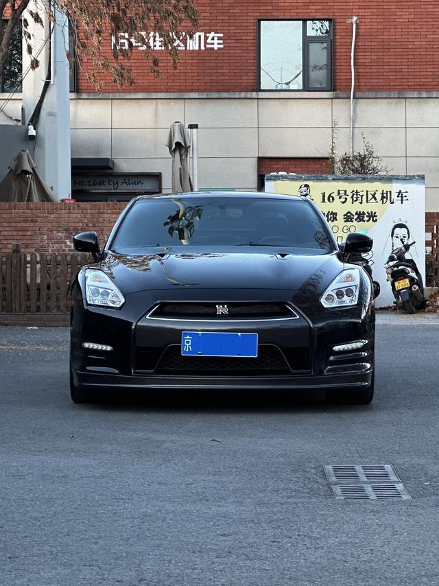 Nissan GT-R