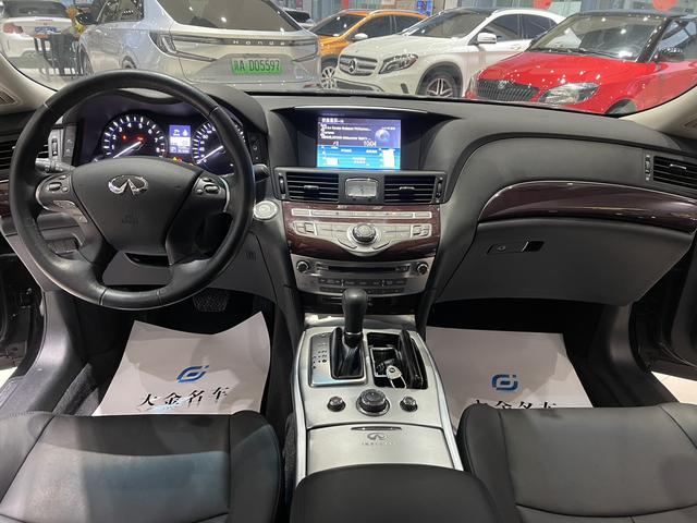 Infiniti Q70